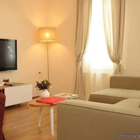 Three Apples Taksim *